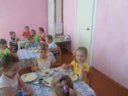 Дети имеющие статус ОВЗ и дети инвалиды питаются в групповых помещениях